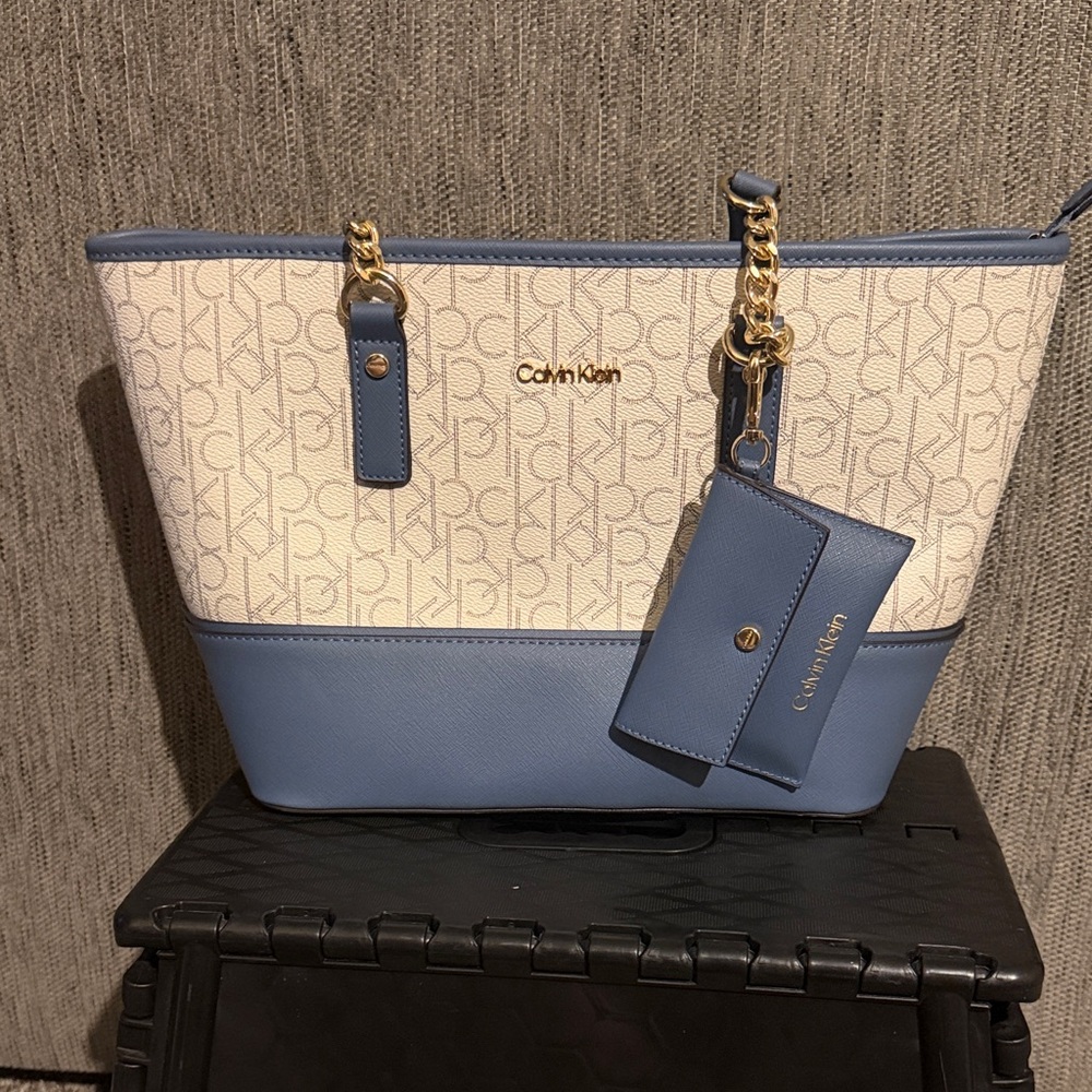 Calvin Klein Women's Tote in Blue and Cream